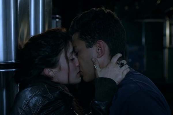 Julian Schaffner et Jeannine Wacker dans Singularity (2017)