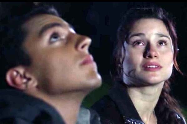 Julian Schaffner et Jeannine Wacker dans Singularity (2017)