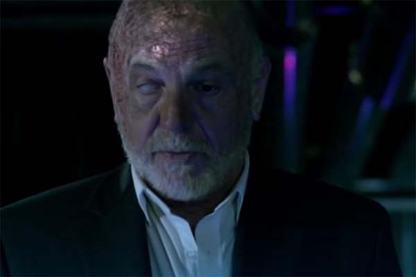 Carmen Argenziano dans Singularity (2017)