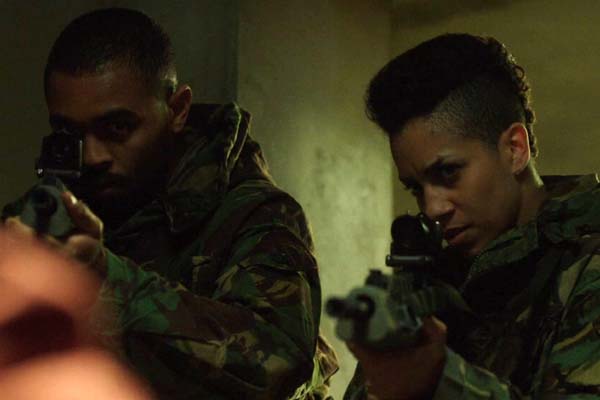 Anthony Welsh et Dominique Tipper dans The Girl with All the Gifts (2016)