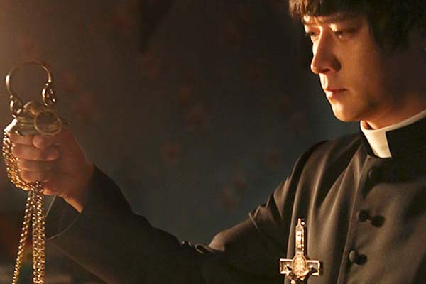 Kang Dong-won dans The Priests (2015)