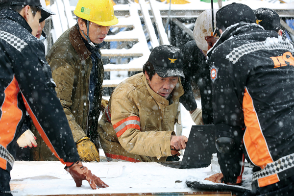 Oh Dal-su dans Tunnel (2016)