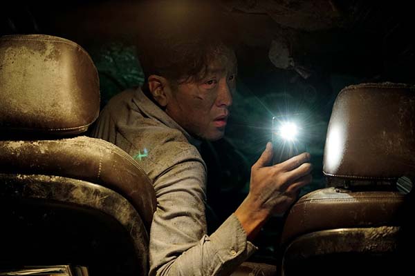 Ha Jung-woo dans Tunnel (2016)