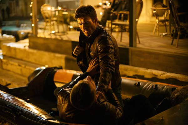 Scott Eastwood dans Overdrive (2017)
