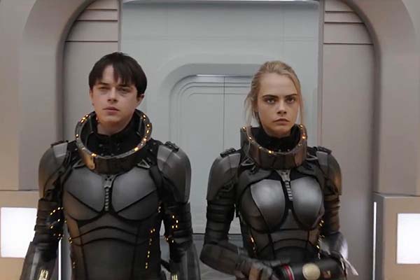 Dane DeHaan et Cara Delevingne dans Valérian et la Cité des Mille Planètes (2017)