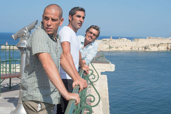 Cyril Lecomte, Ary Abittan et Medi Sadoun dans Débarquement Immédiat (2016)