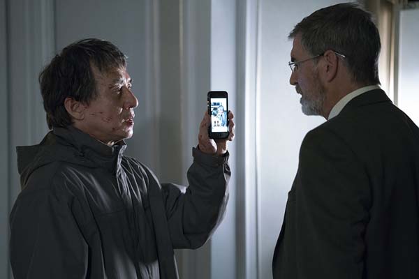 Pierce Brosnan et Jackie Chan dans The Foreigner (2017)