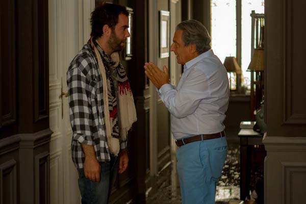 Sébastien Castro et Christian Clavier dans Une heure de tranquillité (2014)