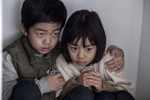 Jung Joon-won et Kim Su-an dans Hide and Seek (2013)