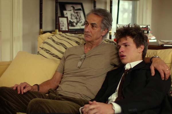 David Strathairn et Ansel Elgort dans November Criminals (2017)