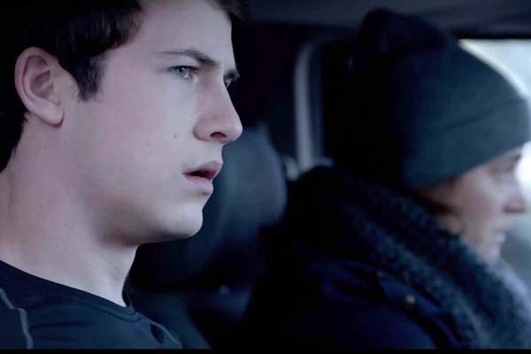 Piercey Dalton et Dylan Minnette dans The Open House (2018)