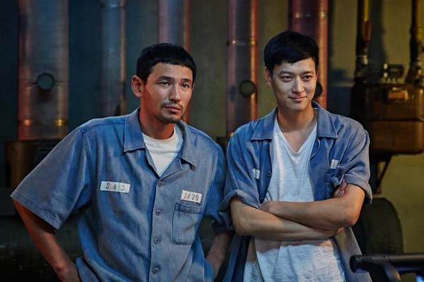Hwang Jung-min et Kang Dong-won dans A Violent Prosecutor (2016)