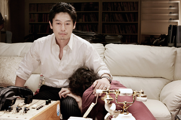 Sol Kyung-gu et Na Moon-hee dans Voice of a Murderer (2007)