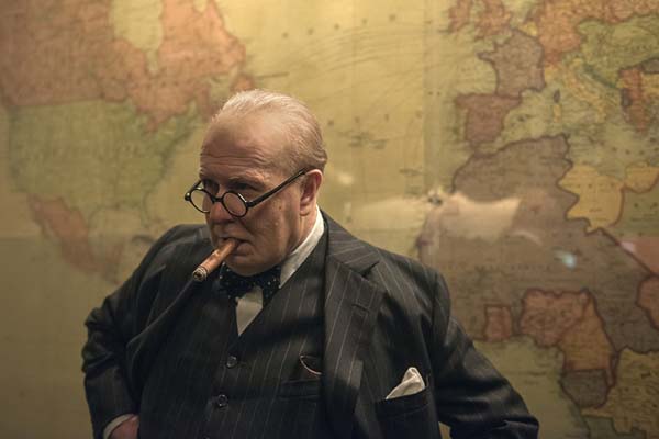 Gary Oldman dans Darkest Hour (2017)