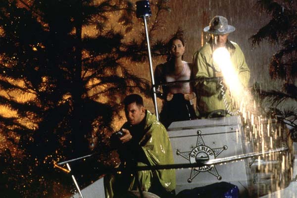Minnie Driver, Randy Quaid, et Peter Murnik dans Hard Rain (1998)