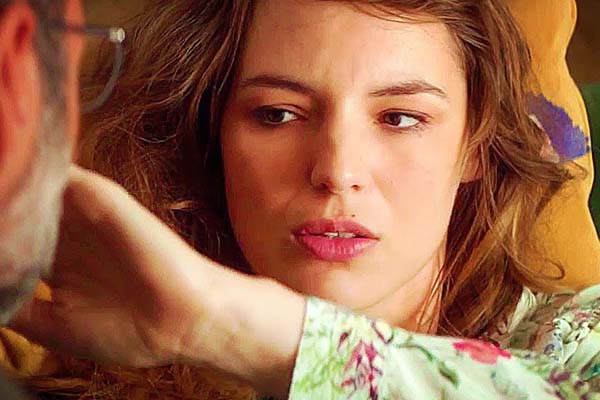 Louise Bourgoin dans L'un dans l'autre (2017)
