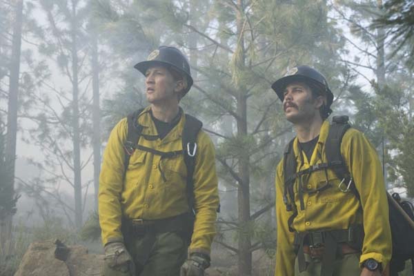 Miles Teller et Taylor Kitsch dans Only the Brave (2017)