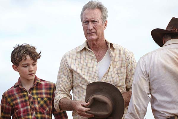 Bryan Brownet et Levi Miller dans Red Dog: True Blue (2016)