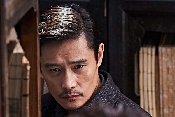 Lee Byung-hun dans The Age of Shadows (2016)