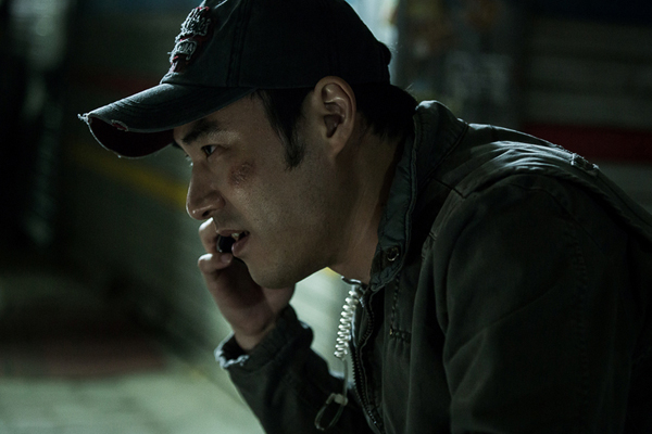 Bae Seong-woo dans The Phone (2015)