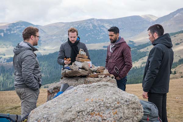 Sam Troughton, Rafe Spall, Robert James-Collier, et Arsher Ali dans The Ritual (2017)