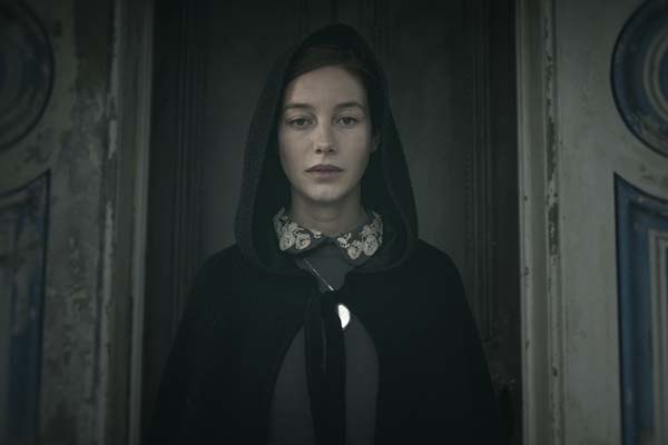 Charlotte Vega dans The Lodgers (2017)