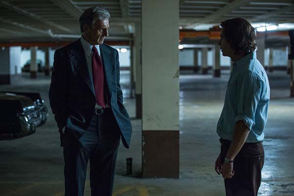 Liam Neeson et Julian Morris dans The Secret Man (2017)