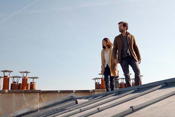 Romain Duris et Olga Kurylenko dans Dans la brume (2018)