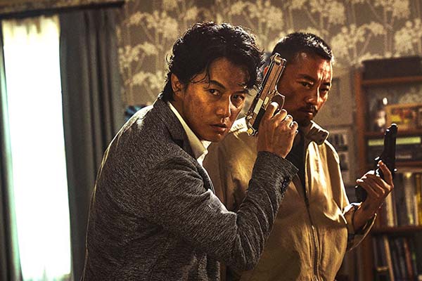 Masaharu Fukuyama et Zhang Hanyu dans Manhunt (2017)