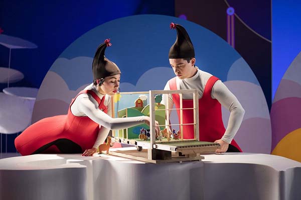 Bruno Sanches et Louise Chabat dans Santa & Cie (2017)