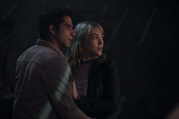 Tyler Posey et Violett Beane dans Action ou Vérité (2018)