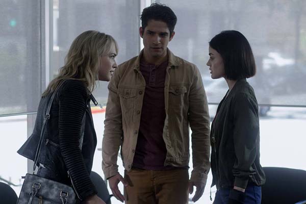 Tyler Posey, Lucy Hale, et Violett Beane dans Action ou Vérité (2018)