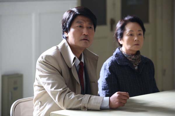 Song Kang-ho et Kim Young-ae dans The Attorney (2013)