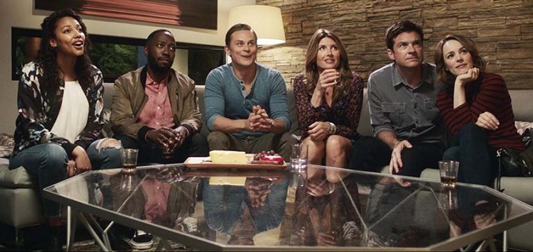 Jason Bateman, Rachel McAdams, Sharon Horgan, Lamorne Morris, Billy Magnussen, et Kylie Bunbury dans Game Night (2018)