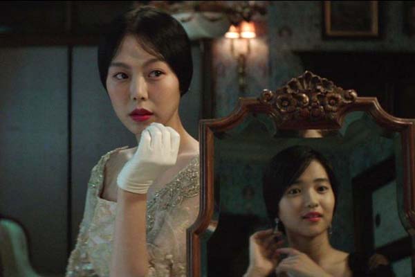 Kim Tae-ri et Kim Min-hee dans The Handmaiden (2016)