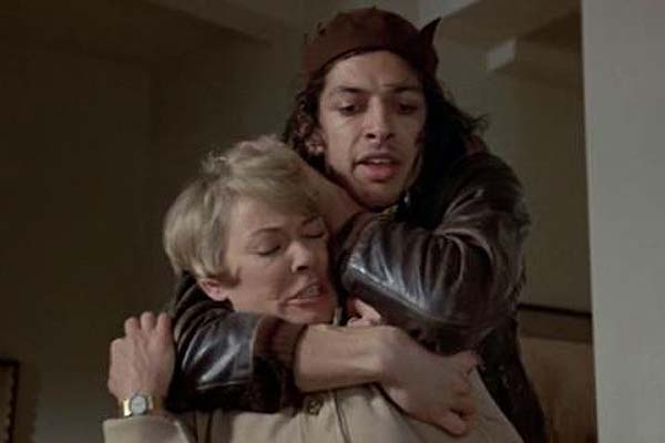 Jeff Goldblum et Hope Lange dans Un justicier dans la Ville (1974)