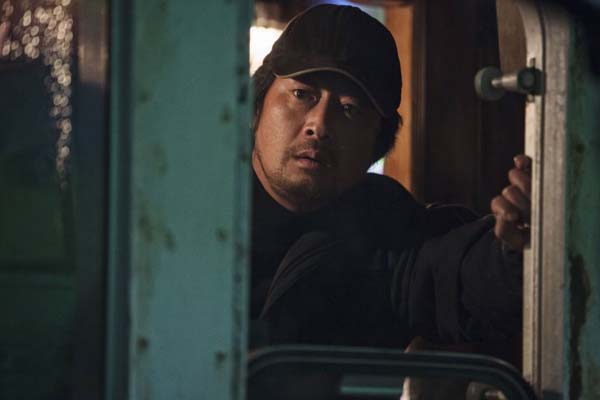 Kim Yoon-seok dans Sea Fog (2014)