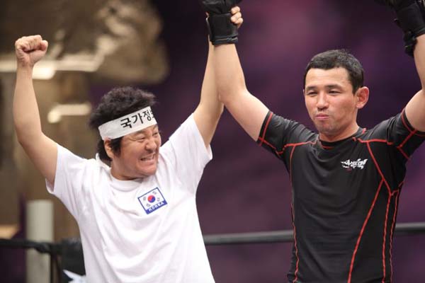 Hwang Jung-min et Yoon Je-moon dans Fists of Legend (2013)