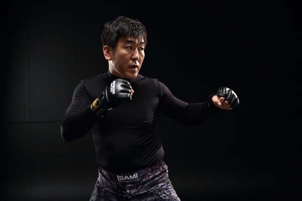 Yoon Je-moon dans Fists of Legend (2013)