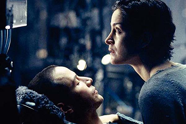 Keanu Reeves et Carrie-Anne Moss dans The Matrix (1999)