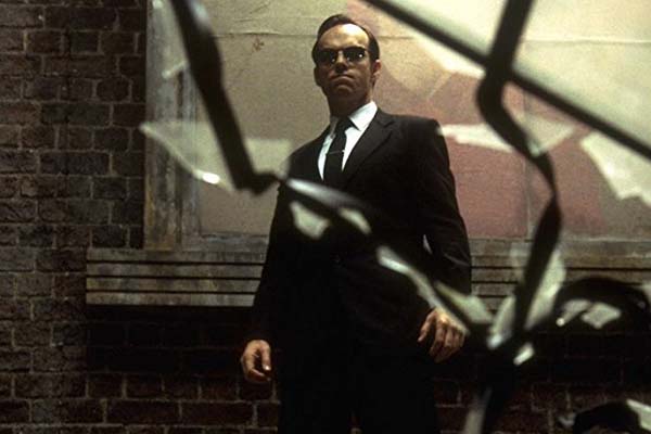 Hugo Weaving dans The Matrix (1999)