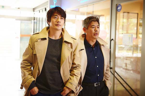 Kwon Sang-woo et Sung Dong-il dans The Accidental Detective (2015)