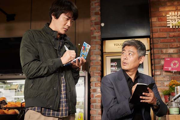 Kwon Sang-woo et Sung Dong-il dans The Accidental Detective (2015)