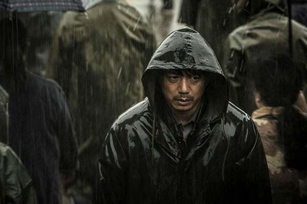 Duan Yihong dans The Looming Storm (2017)