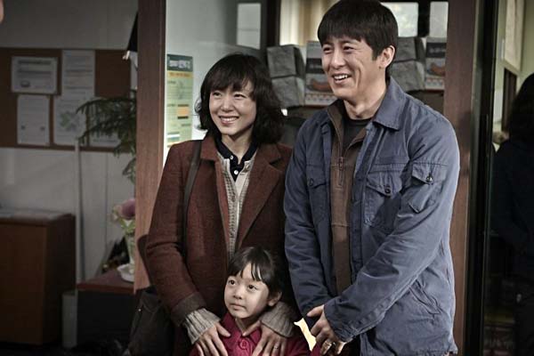Jeon Do-yeon, Kang Ji-woo et Go Soo dans Way Back Home (2013)
