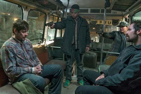 Benicio Del Toro, Manuel Garcia-Rulfo, et David Castañeda dans Sicario: Day of the Soldado (2018)