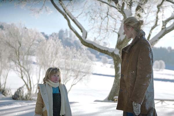 Synnøve Macody Lund et Ebba Steenstrup Såheim dans Hjemsøkt (2017)