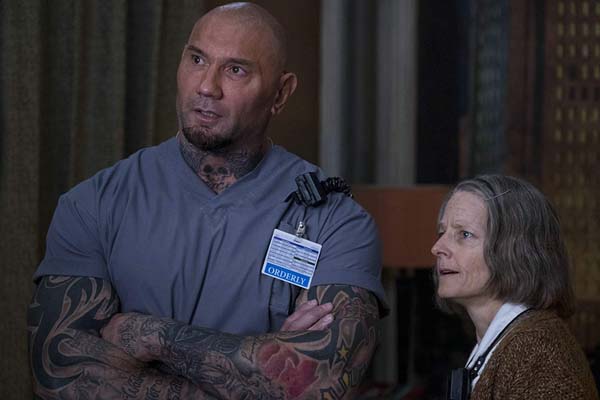 Jodie Foster et Dave Bautista dans Hotel Artemis (2018)