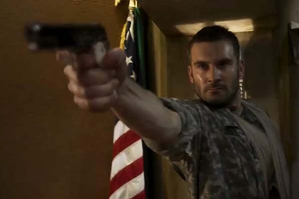 Clive Standen dans Patient Zero (2018)