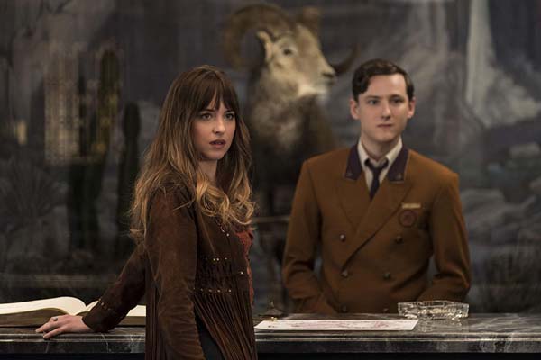 Dakota Johnson et Lewis Pullman dans Bad Times at the El Royale (2018)